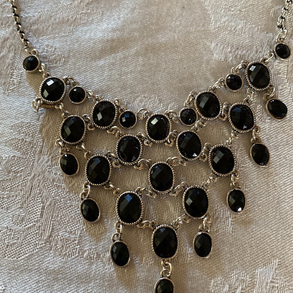 Four Tiered black & silver Necklace (costume with matching earrings. - Picture 5 of 7